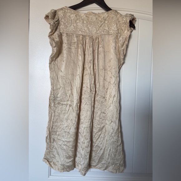 Designers original satin silk heavy thread embroidered mini frill dress - Picture 5 of 5